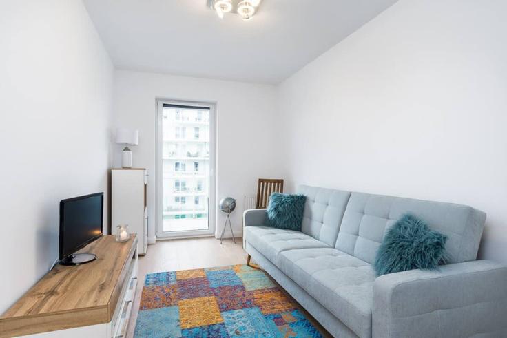 Gdańsk GdańskのBuilding Obrońców Wybrzeża - elite-apartments - 1319990のアパートメントにある、モダンな家具を備えたエレガントなデザインのリビングルーム Gdańsk GdańskのBuilding Obrońców Wybrzeża - elite-apartments - 1319990のアパートメントにある、モダンな家具を備えたエレガントなデザインのリビングルーム