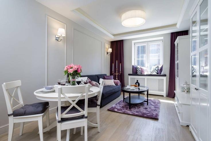 Sala de estar elegantemente projetada com móveis modernos em um apartamento no Building Świętego Ducha - elite-apartments - 1319985 em Gdańsk, Gdańsk Sala de estar elegantemente projetada com móveis modernos em um apartamento no Building Świętego Ducha - elite-apartments - 1319985 em Gdańsk, Gdańsk