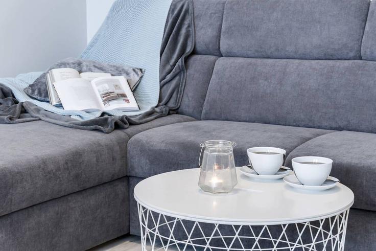 Salle de séjour élégante avec mobilier moderne dans un appartement à Building Maurycego Beniowskiego - elite-apartments - 1319998 à Gdańsk, Gdańsk Salle de séjour élégante avec mobilier moderne dans un appartement à Building Maurycego Beniowskiego - elite-apartments - 1319998 à Gdańsk, Gdańsk