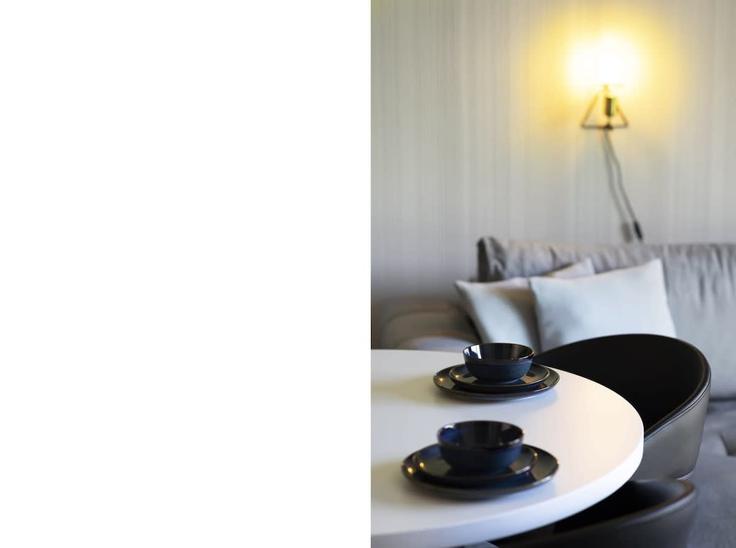 Sala de estar elegantemente projetada com móveis modernos em um apartamento no Building Kotwiczników - elite-apartments - 1320045 em Gdańsk, Gdańsk Sala de estar elegantemente projetada com móveis modernos em um apartamento no Building Kotwiczników - elite-apartments - 1320045 em Gdańsk, Gdańsk