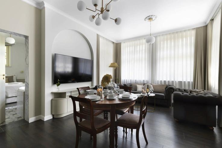 Salle de séjour élégante avec mobilier moderne dans un appartement à Building Sępia - elite-apartments - 1320128 à Sopot, Sopot Salle de séjour élégante avec mobilier moderne dans un appartement à Building Sępia - elite-apartments - 1320128 à Sopot, Sopot