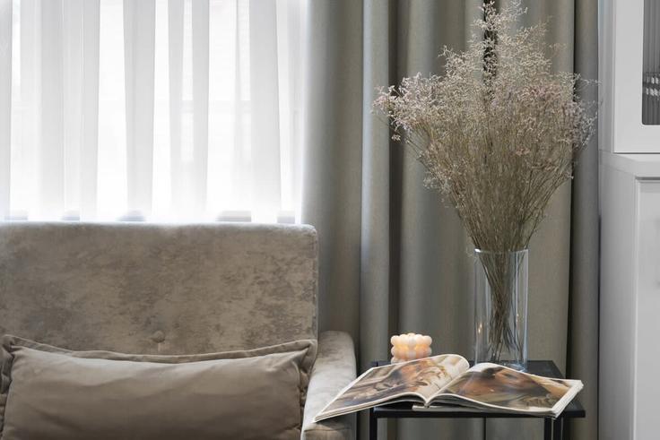 Building Sępia - elite-apartments - 1320169 adresindeki bir dairede modern mobilyalarla zarif bir şekilde tasarlanmış oturma odası Sopot, Sopot