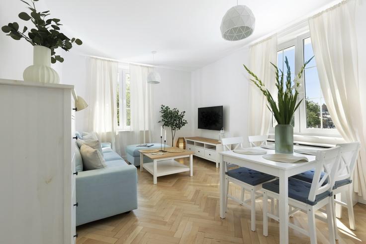 Salle de séjour élégante avec mobilier moderne dans un appartement à Building Podwale Staromiejskie - elite-apartments - 1320053 à Gdańsk, Gdańsk Salle de séjour élégante avec mobilier moderne dans un appartement à Building Podwale Staromiejskie - elite-apartments - 1320053 à Gdańsk, Gdańsk