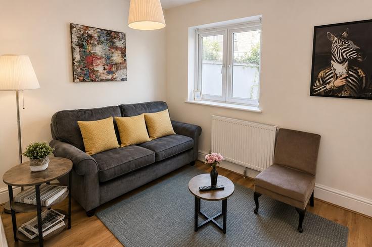 Building Warwick Gardens - elite-property-london - 1547222 adresindeki bir dairede modern mobilyalarla zarif bir şekilde tasarlanmış oturma odası Royal Borough of Kensington and Chelsea, London Building Warwick Gardens - elite-property-london - 1547222 adresindeki bir dairede modern mobilyalarla zarif bir şekilde tasarlanmış oturma odası Royal Borough of Kensington and Chelsea, London