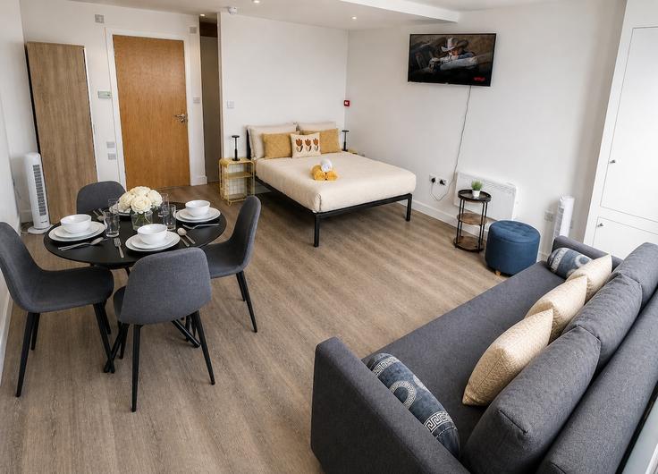 Elegante sala de estar con mobiliario moderno en un apartamento en Building Orleston Mews - elite-property-london - 1547211 en London Borough of Islington, London Elegante sala de estar con mobiliario moderno en un apartamento en Building Orleston Mews - elite-property-london - 1547211 en London Borough of Islington, London