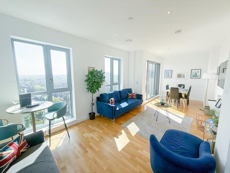 London London Borough of WandsworthのBuilding Lombard Road - elite-property-london - 1547221のアパートメントにある、モダンな家具を備えたエレガントなデザインのリビングルーム