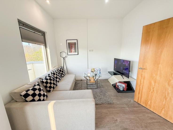 Elegante sala de estar con mobiliario moderno en un apartamento en Building Bridport Place - elite-property-london - 1547212 en London Borough of Hackney, London Elegante sala de estar con mobiliario moderno en un apartamento en Building Bridport Place - elite-property-london - 1547212 en London Borough of Hackney, London