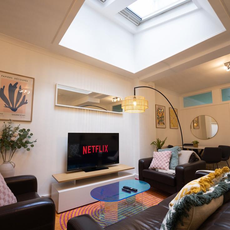 Salle de séjour élégante avec mobilier moderne dans un appartement à Building Whitehall - ellercove - 1031190 à City of Westminster, London