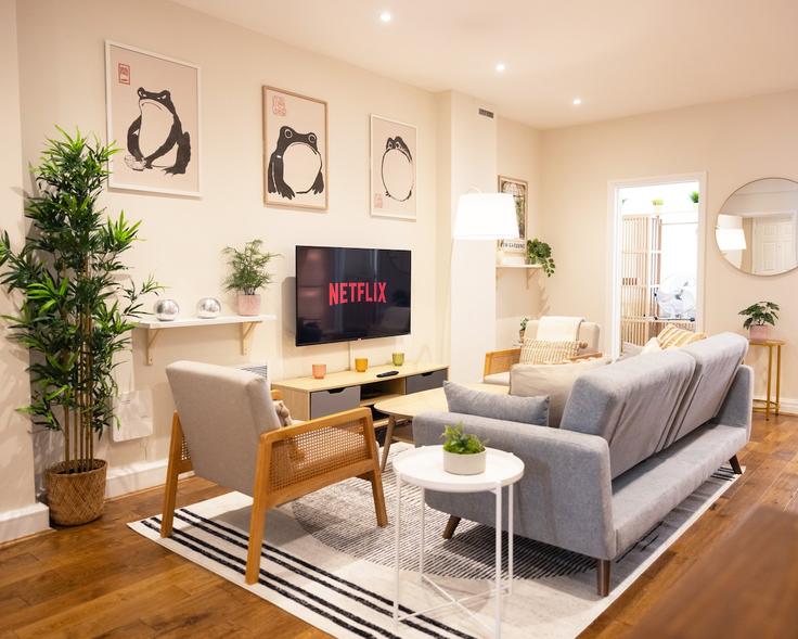 London City of WestminsterのBuilding Whitehall - ellercove - 1031192のアパートメントにある、モダンな家具を備えたエレガントなデザインのリビングルーム