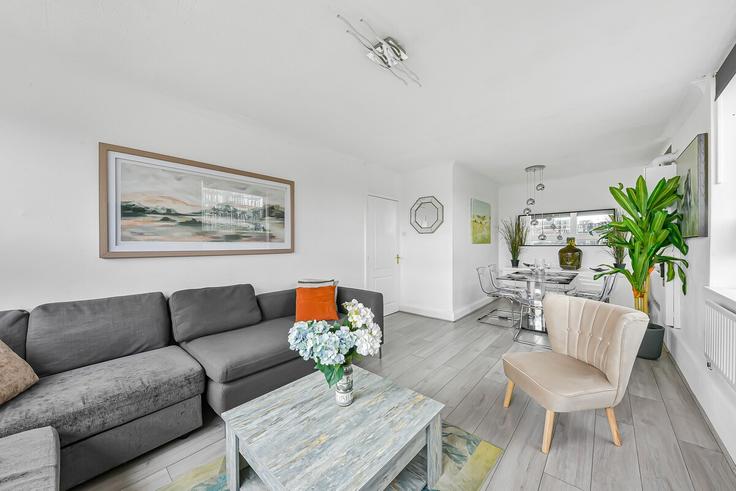 Elegante sala de estar con mobiliario moderno en un apartamento en Building Nutford Place - elysianhouse - 1055336 - LON en City of Westminster, London