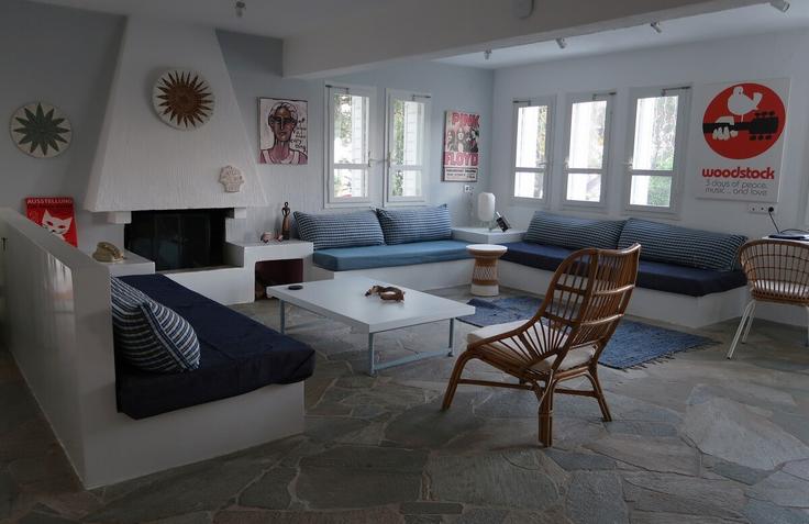 Elegant gestaltetes Wohnzimmer mit moderner Einrichtung in einer Wohnung im Building Amfitheas - elysium-estates - 1582611 in East Athens, Athens Elegant gestaltetes Wohnzimmer mit moderner Einrichtung in einer Wohnung im Building Amfitheas - elysium-estates - 1582611 in East Athens, Athens