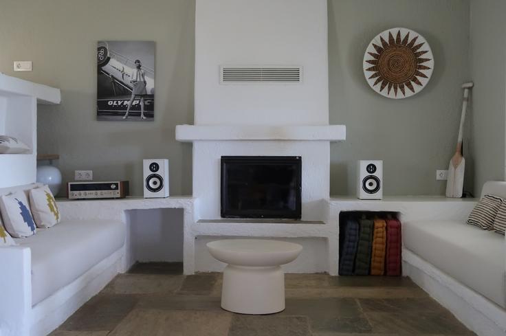 Elegant gestaltetes Wohnzimmer mit moderner Einrichtung in einer Wohnung im Building Levanta - elysium-estates - 1582220 in East Athens, Athens Elegant gestaltetes Wohnzimmer mit moderner Einrichtung in einer Wohnung im Building Levanta - elysium-estates - 1582220 in East Athens, Athens
