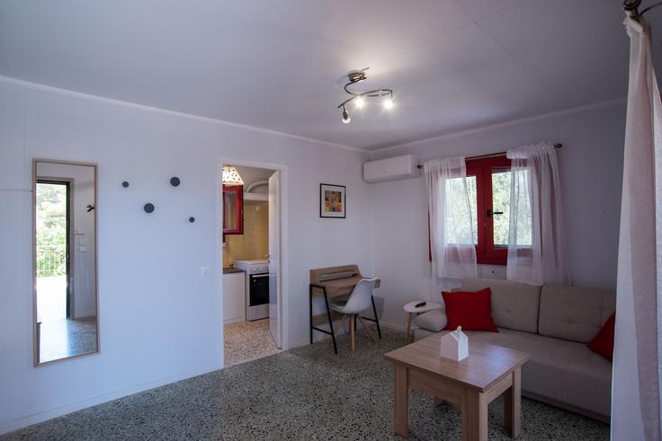 Elegant gestaltetes Wohnzimmer mit moderner Einrichtung in einer Wohnung im Building Kefallinias - elysium-estates - 1582218 in East Athens, Athens Elegant gestaltetes Wohnzimmer mit moderner Einrichtung in einer Wohnung im Building Kefallinias - elysium-estates - 1582218 in East Athens, Athens