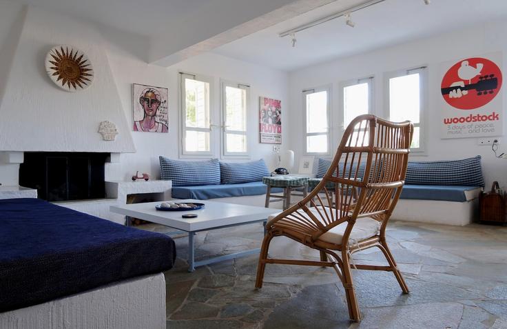 Elegantly designed living room with modern furnishings in an apartment at Building Amfitheas - elysium-estates - 1582611 in East Athens, Athens