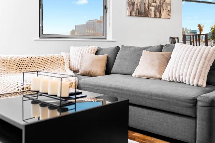 Building Summer Lane - emporium-property-management - 1490337 adresindeki bir dairede modern mobilyalarla zarif bir şekilde tasarlanmış oturma odası Birmingham District, Birmingham