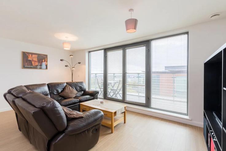 Salle de séjour élégante avec mobilier moderne dans un appartement à Building Granville Street - enamel-works-ltd - 1377490 à Birmingham District, Birmingham