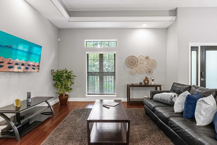 Orlando, Orlando에 위치한 Building Damai Lane - enchantedgardens - 1019302 - MCO 유닛의 세련된 인테리어가 돋보이는 거실