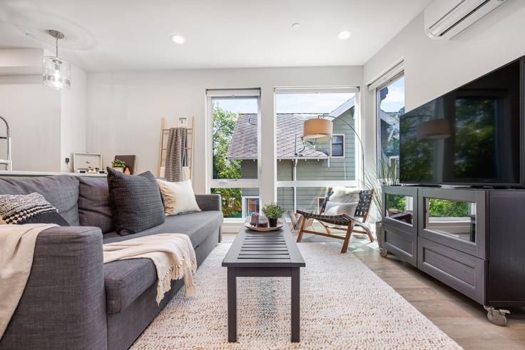 Northeast 45th Streetにある3件の寝室・家具付きアパート(1264550P、Seattle、Seattle)写真 1枚 Northeast 45th Streetにある3件の寝室・家具付きアパート(1264550P、Seattle、Seattle)写真 1枚