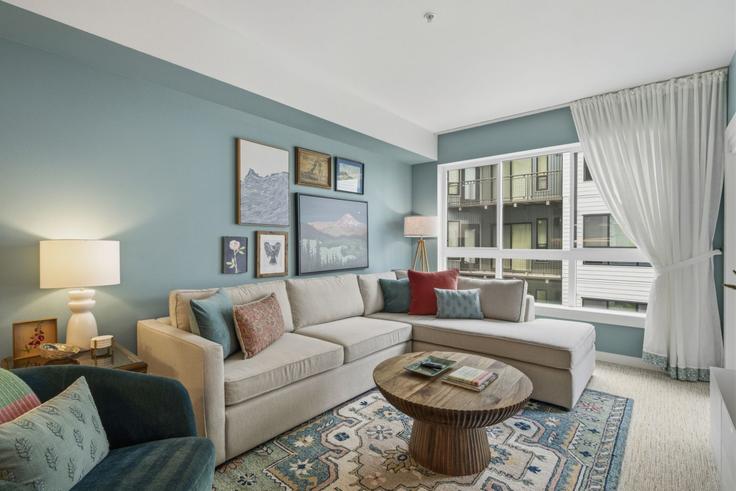 Salle de séjour élégante avec mobilier moderne dans un appartement à Building East Pine Street - enclaves - 1541885 à Seattle, Seattle