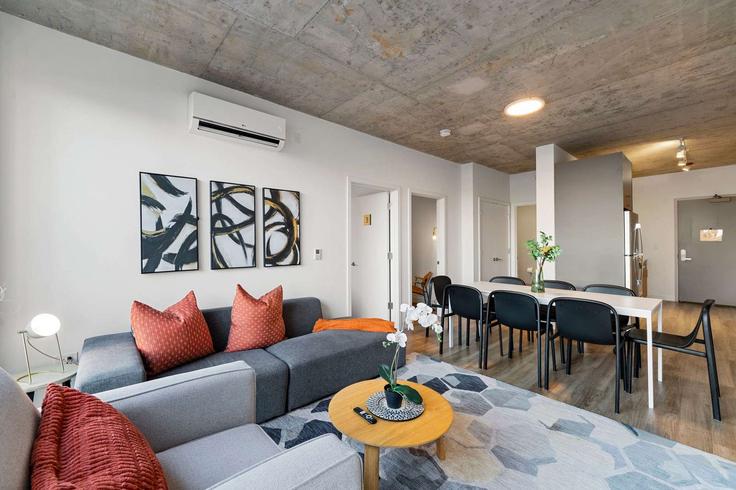 Elegantly designed living room with modern furnishings in an apartment at Building West Blackhawk Street - envitae-guesty - 1466137 in Chicago, Chicago