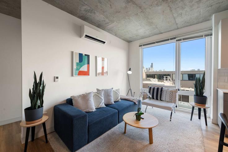 Chicago, Chicago에 위치한 Building West Blackhawk Street - envitae-guesty - 1466133 유닛의 세련된 인테리어가 돋보이는 거실 Chicago, Chicago에 위치한 Building West Blackhawk Street - envitae-guesty - 1466133 유닛의 세련된 인테리어가 돋보이는 거실