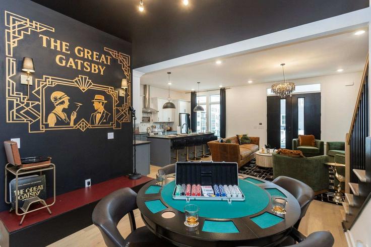 Elegante sala de estar con mobiliario moderno en un apartamento en Building Indiana Avenue - epicbnb-llc - 1312371 - BNA en Nashville, Nashville
