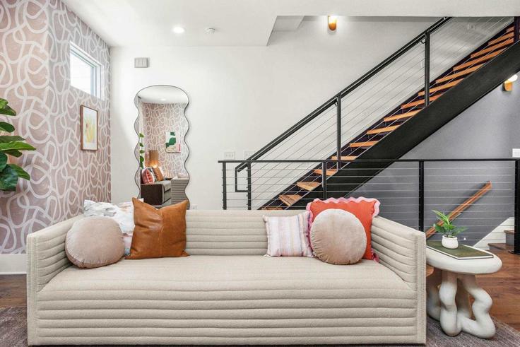 Nashville NashvilleのBuilding East Argyle Avenue - epicbnb-llc - 1312370 - BNAのアパートメントにある、モダンな家具を備えたエレガントなデザインのリビングルーム Nashville NashvilleのBuilding East Argyle Avenue - epicbnb-llc - 1312370 - BNAのアパートメントにある、モダンな家具を備えたエレガントなデザインのリビングルーム