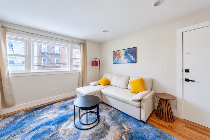 Salle de séjour élégante avec mobilier moderne dans un appartement à Building Adams Street - eskp-luxury-escapes-llc - 1357412 à Newark, Newark