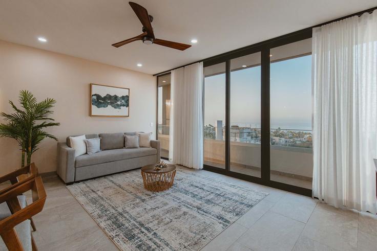 Cabo San Lucas Cabo San LucasのBuilding Calle Bonita - espacios-arquetipicos-focus - 1261339 - MEXのアパートメントにある、モダンな家具を備えたエレガントなデザインのリビングルーム Cabo San Lucas Cabo San LucasのBuilding Calle Bonita - espacios-arquetipicos-focus - 1261339 - MEXのアパートメントにある、モダンな家具を備えたエレガントなデザインのリビングルーム