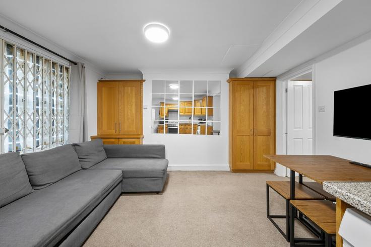 Salle de séjour élégante avec mobilier moderne dans un appartement à Building Southwick Street - estage-group - 1340099 à City of Westminster, London Salle de séjour élégante avec mobilier moderne dans un appartement à Building Southwick Street - estage-group - 1340099 à City of Westminster, London