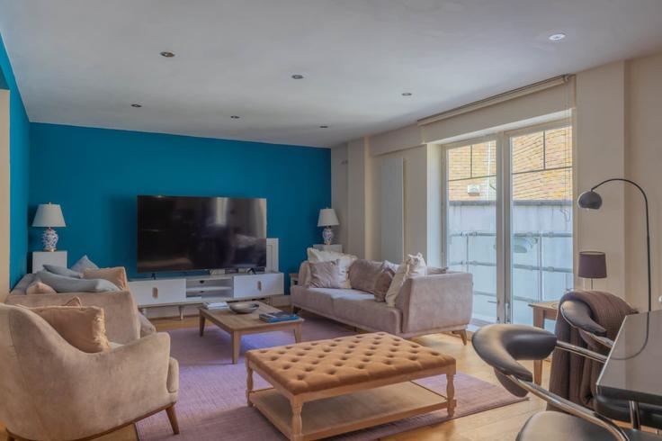Salle de séjour élégante avec mobilier moderne dans un appartement à Building Hampden Gurney Street - estatesmen-ltd - 1625843 à City of Westminster, London Salle de séjour élégante avec mobilier moderne dans un appartement à Building Hampden Gurney Street - estatesmen-ltd - 1625843 à City of Westminster, London