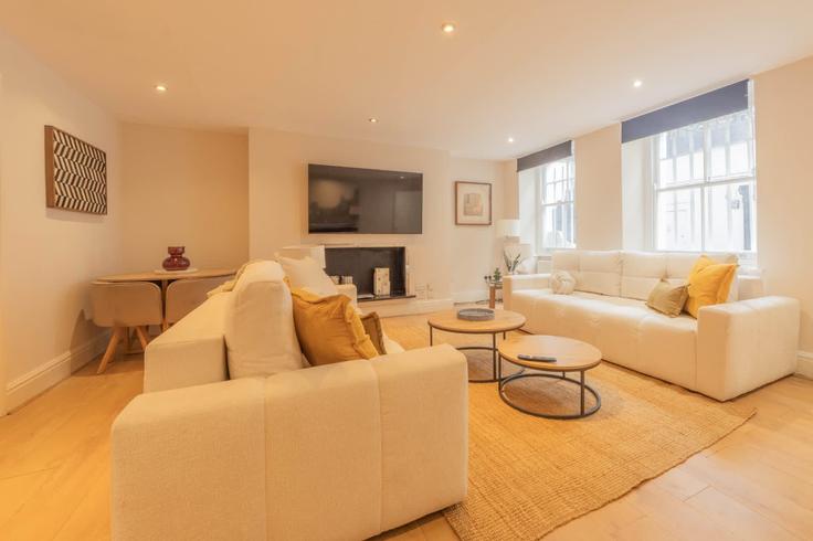 City of Westminster, London에 위치한 Building Upper Berkeley Street - estatesmen-ltd - 1625834 유닛의 세련된 인테리어가 돋보이는 거실