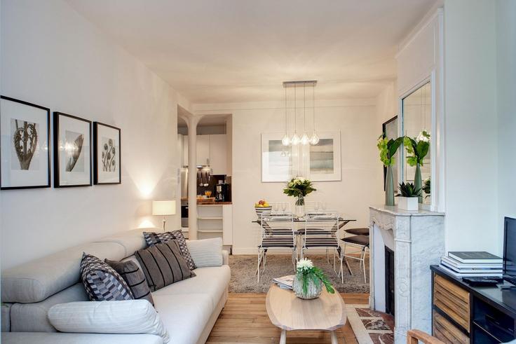 Building Rue Malher - europea-residences - 1302553 - PAR adresindeki bir dairede modern mobilyalarla zarif bir şekilde tasarlanmış oturma odası 3rd arrondissement, Paris Building Rue Malher - europea-residences - 1302553 - PAR adresindeki bir dairede modern mobilyalarla zarif bir şekilde tasarlanmış oturma odası 3rd arrondissement, Paris