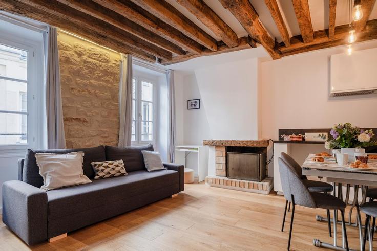 Elegante sala de estar con mobiliario moderno en un apartamento en Building Rue Greneta - europea-residences - 1331344 en 2nd arrondissement, Paris