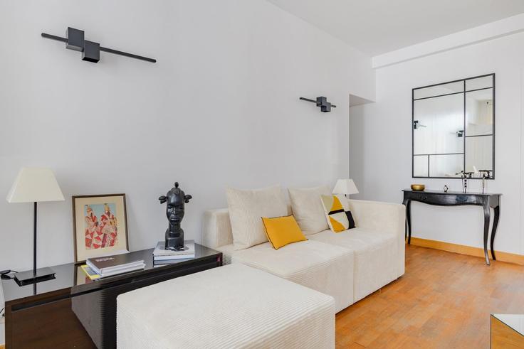 Building Rue de Bourgogne - europea-residences - 1302548 - PAR adresindeki bir dairede modern mobilyalarla zarif bir şekilde tasarlanmış oturma odası 7th arrondissement, Paris