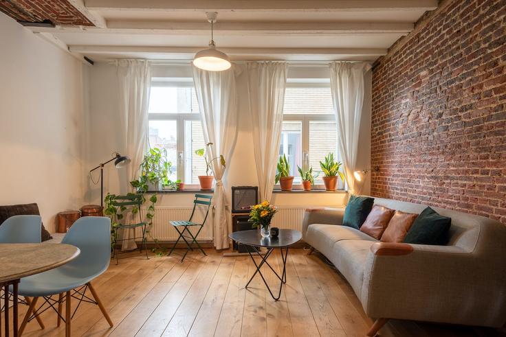 Elegant gestaltetes Wohnzimmer mit moderner Einrichtung in einer Wohnung im Building Rue du Pays de Liège - europea-residences - 1472426 in Brussels, Brussels