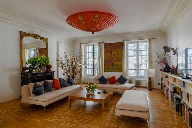Salle de séjour élégante avec mobilier moderne dans un appartement à Building Rue Godot de Mauroy - europea-residences - 1537061 à 9th arrondissement, Paris Salle de séjour élégante avec mobilier moderne dans un appartement à Building Rue Godot de Mauroy - europea-residences - 1537061 à 9th arrondissement, Paris