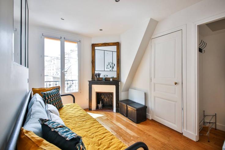 5th arrondissement, Paris에 위치한 Building Rue Lacépède - evengestion - 1045077 - PAR 유닛의 세련된 인테리어가 돋보이는 거실 5th arrondissement, Paris에 위치한 Building Rue Lacépède - evengestion - 1045077 - PAR 유닛의 세련된 인테리어가 돋보이는 거실