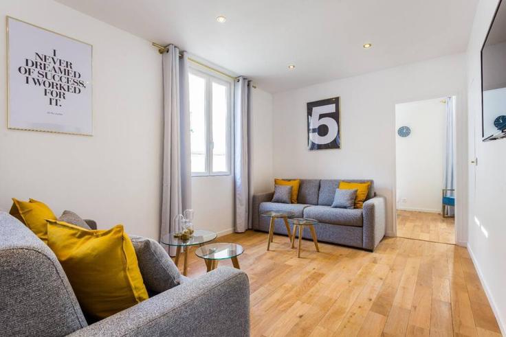 Sala de estar elegantemente projetada com móveis modernos em um apartamento no Building Rue des Jeuneurs - evengestion - 1045078 - PAR em 2nd arrondissement, Paris Sala de estar elegantemente projetada com móveis modernos em um apartamento no Building Rue des Jeuneurs - evengestion - 1045078 - PAR em 2nd arrondissement, Paris
