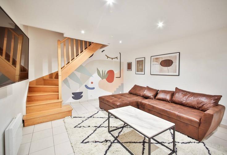 Elegant gestaltetes Wohnzimmer mit moderner Einrichtung in einer Wohnung im Building Rue Lecourbe - evengestion - 1044842 - PAR in 15th arrondissement, Paris Elegant gestaltetes Wohnzimmer mit moderner Einrichtung in einer Wohnung im Building Rue Lecourbe - evengestion - 1044842 - PAR in 15th arrondissement, Paris