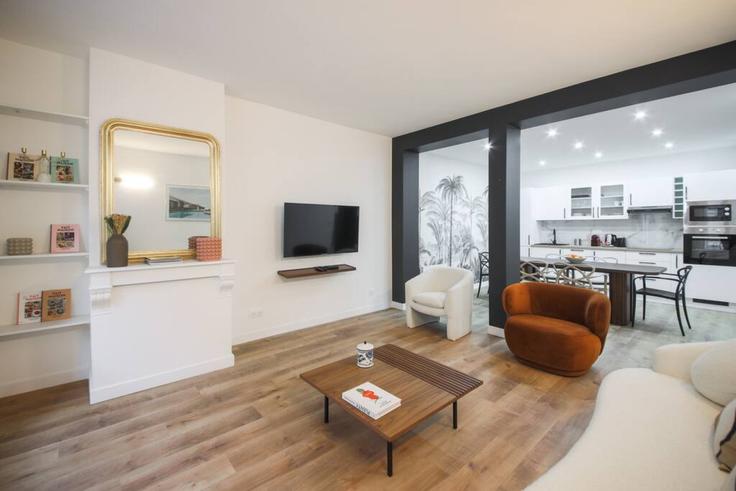 Elegant gestaltetes Wohnzimmer mit moderner Einrichtung in einer Wohnung im Building Rue du Commerce - evengestion - 1044844 - PAR in 15th arrondissement, Paris Elegant gestaltetes Wohnzimmer mit moderner Einrichtung in einer Wohnung im Building Rue du Commerce - evengestion - 1044844 - PAR in 15th arrondissement, Paris