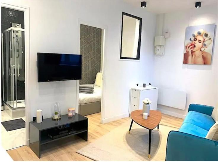 Salle de séjour élégante avec mobilier moderne dans un appartement à Building Rue de Mouzaïa - evengestion - 1044869 - PAR à 19th arrondissement, Paris Salle de séjour élégante avec mobilier moderne dans un appartement à Building Rue de Mouzaïa - evengestion - 1044869 - PAR à 19th arrondissement, Paris