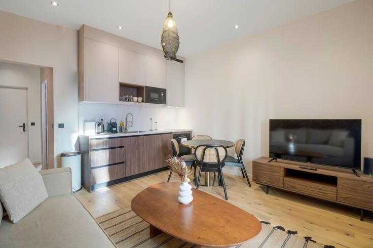 Building Rue d'Avron - evengestion - 1044915 - PAR adresindeki bir dairede modern mobilyalarla zarif bir şekilde tasarlanmış oturma odası 20th arrondissement of Paris, Paris Building Rue d'Avron - evengestion - 1044915 - PAR adresindeki bir dairede modern mobilyalarla zarif bir şekilde tasarlanmış oturma odası 20th arrondissement of Paris, Paris