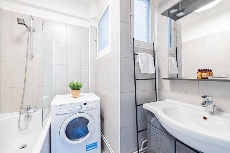 17th arrondissement, Paris의 Building Rue du Dobropol - evengestion - 1044948 - PAR에 위치한 세련되고 감각적으로 디자인된 욕실