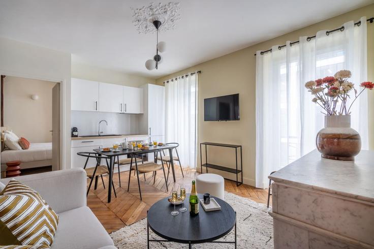 8th arrondissement, Paris에 위치한 Building Galerie Berri-Washington - evengestion - 1044986 - PAR 유닛의 세련된 인테리어가 돋보이는 거실