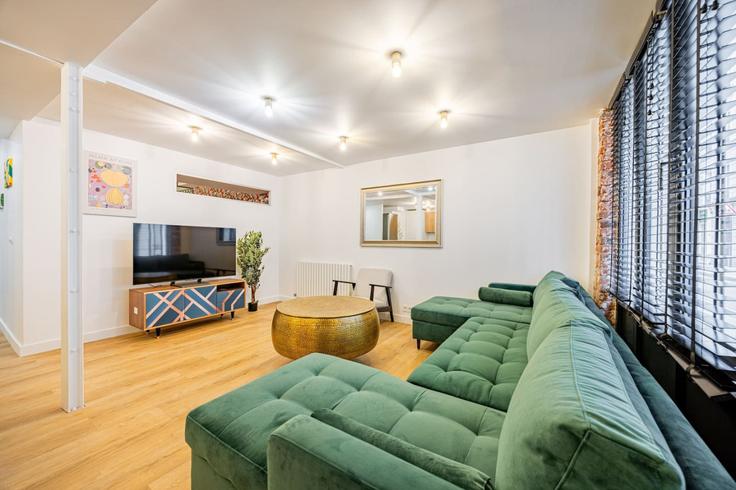 Sala de estar elegantemente projetada com móveis modernos em um apartamento no Building Rue de la Félicité - evengestion - 1045002 - PAR em 17th arrondissement, Paris Sala de estar elegantemente projetada com móveis modernos em um apartamento no Building Rue de la Félicité - evengestion - 1045002 - PAR em 17th arrondissement, Paris