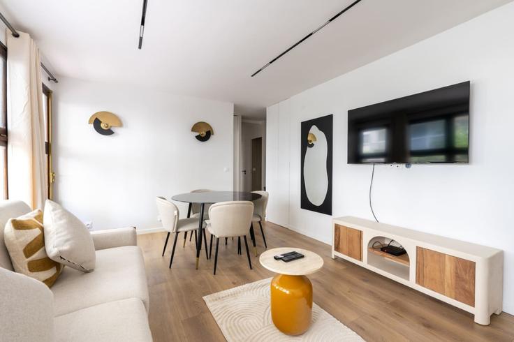 Building Rue Lisfranc - evengestion - 1045007 - PAR adresindeki bir dairede modern mobilyalarla zarif bir şekilde tasarlanmış oturma odası 20th arrondissement of Paris, Paris Building Rue Lisfranc - evengestion - 1045007 - PAR adresindeki bir dairede modern mobilyalarla zarif bir şekilde tasarlanmış oturma odası 20th arrondissement of Paris, Paris