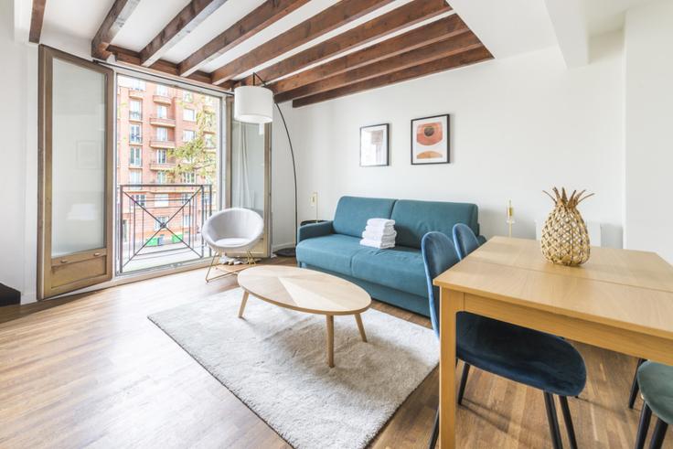 Elegant gestaltetes Wohnzimmer mit moderner Einrichtung in einer Wohnung im Building Boulevard Victor - evengestion - 1047078 - PAR in 15th arrondissement, Paris Elegant gestaltetes Wohnzimmer mit moderner Einrichtung in einer Wohnung im Building Boulevard Victor - evengestion - 1047078 - PAR in 15th arrondissement, Paris