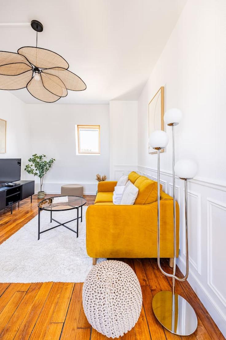 Building Rue Didot - evengestion - 1054922 - PAR adresindeki bir dairede modern mobilyalarla zarif bir şekilde tasarlanmış oturma odası 14th arrondissement, Paris