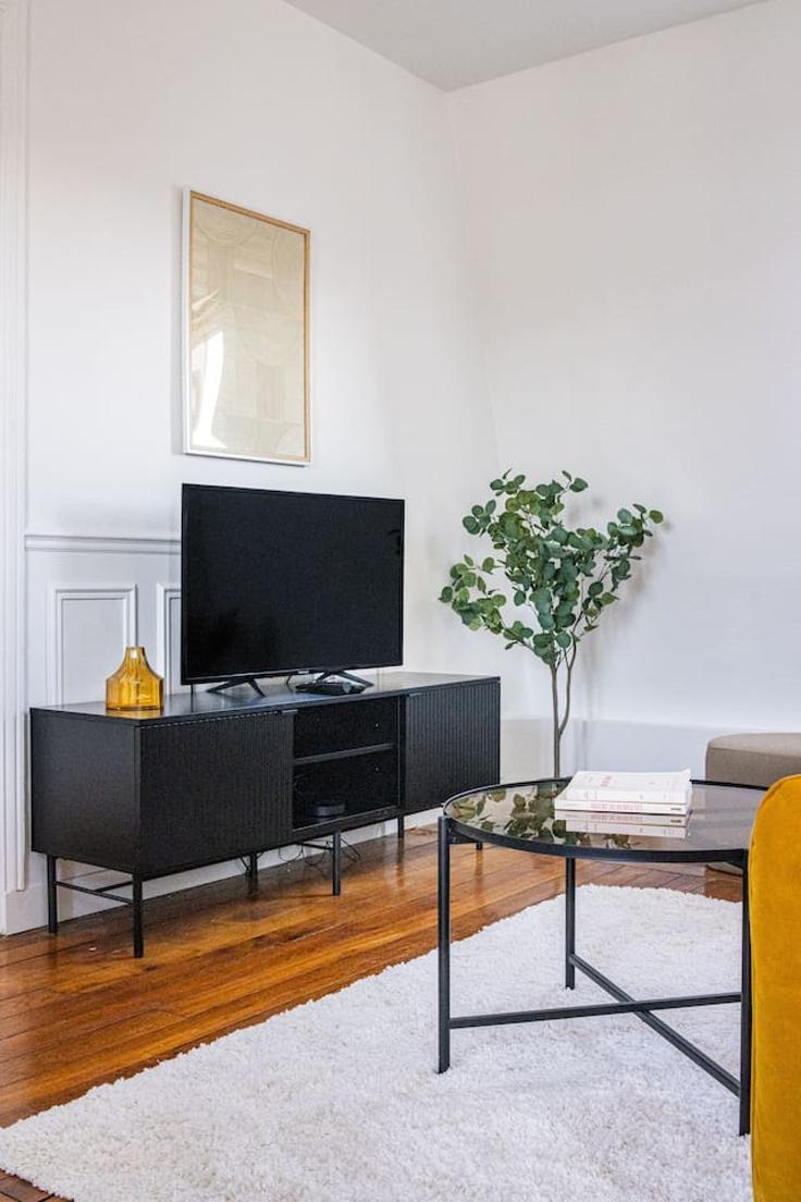 Elegante sala de estar con mobiliario moderno en un apartamento en Building Rue Didot - evengestion - 1054922 - PAR en 14th arrondissement, Paris